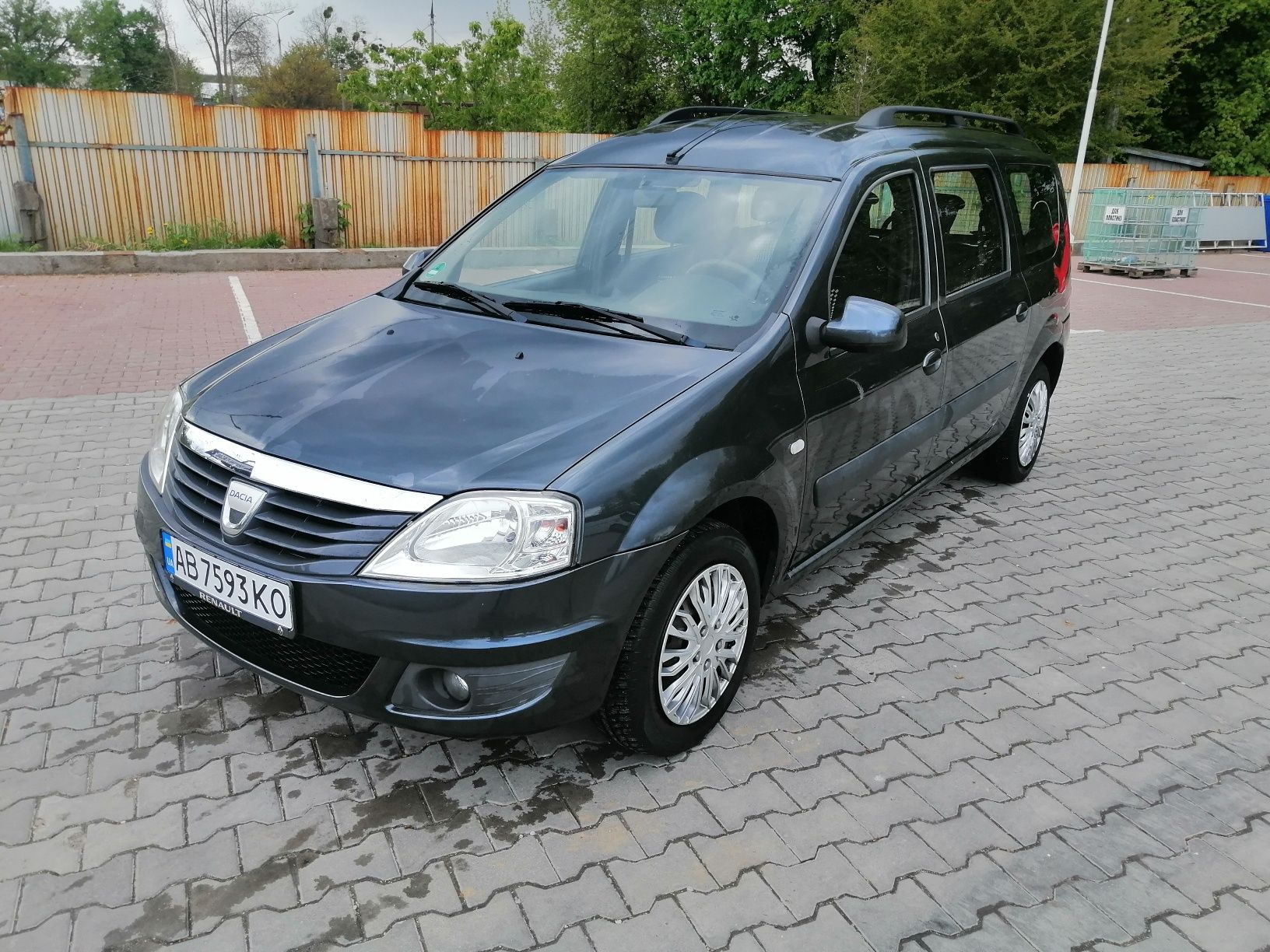 Dacia Logan MCV 2009 1.6 НЕ крашена