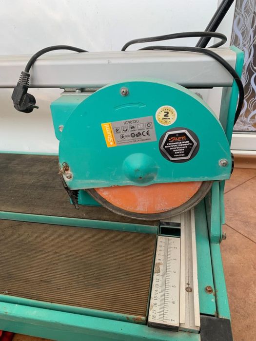 Плиткоріз , інструмент