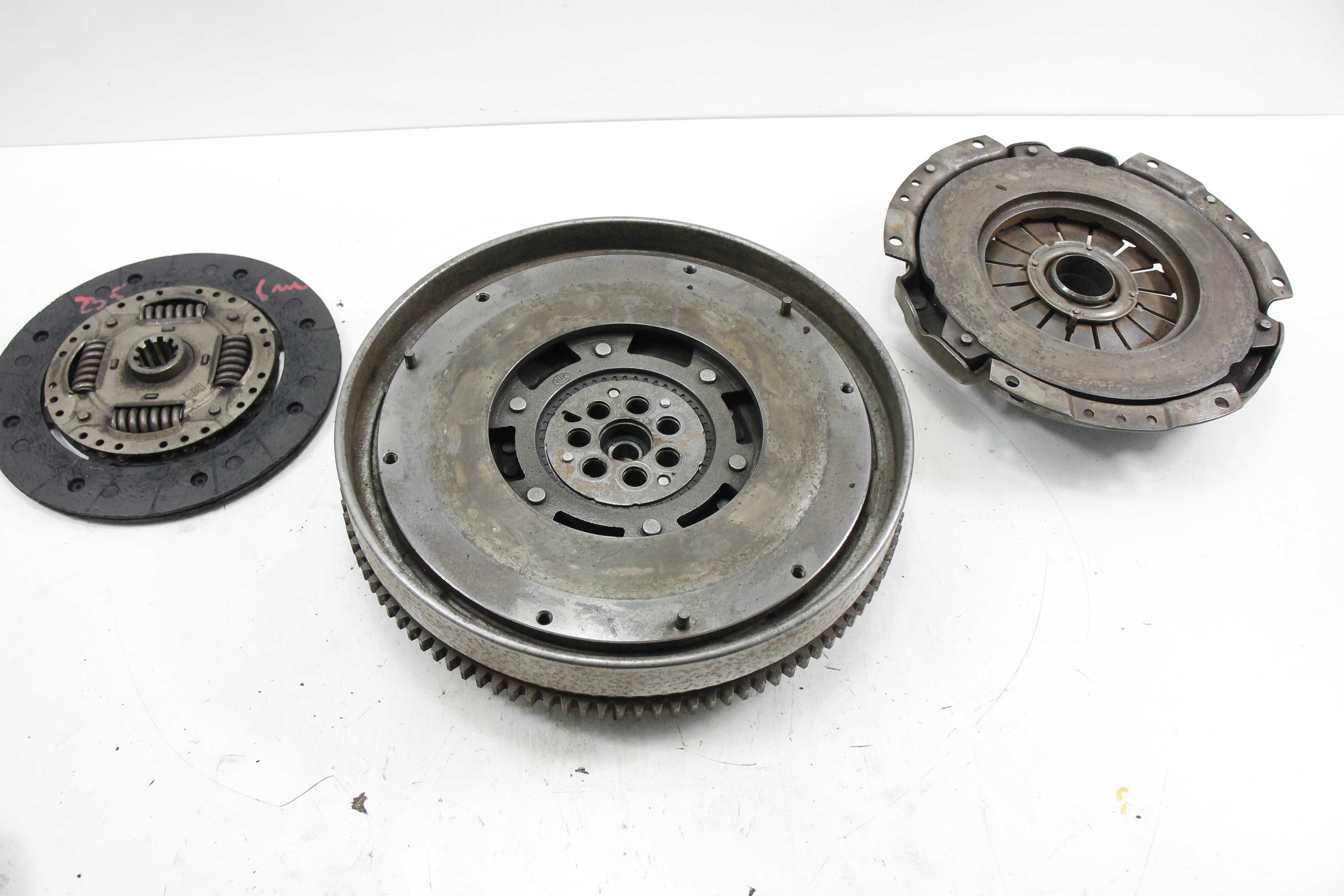 Koło dwumasowe zamachowe sprzęgło tarcza Iveco Daily 00-06 35c12 35s12