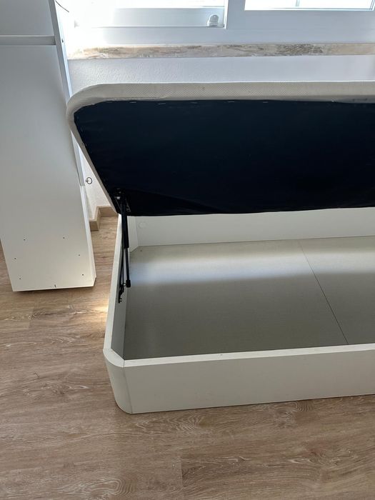 Vendo summier em muito bom estado com as seguintes medidas 90×190 cm.