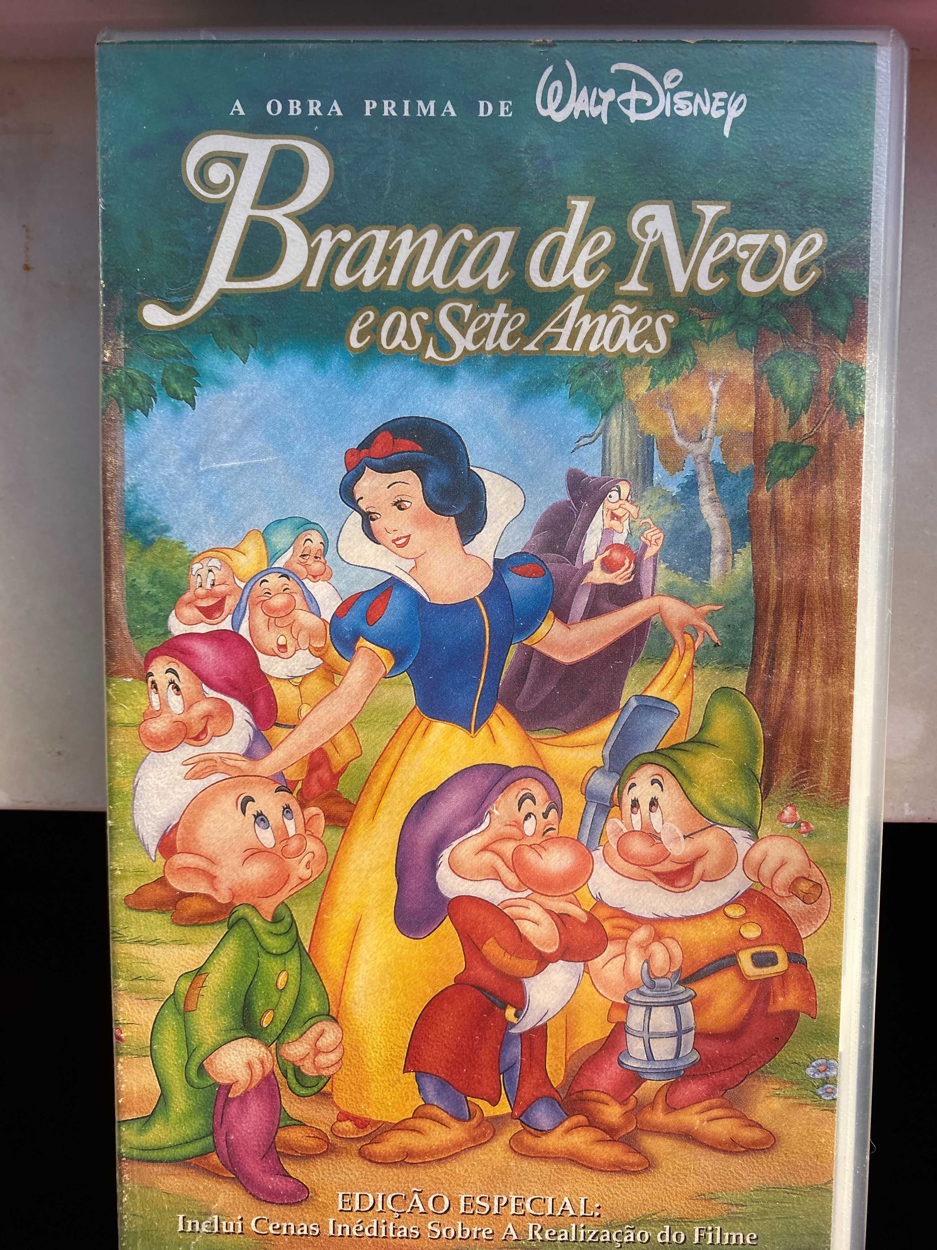 Cassetes VHS com filmes da Disney