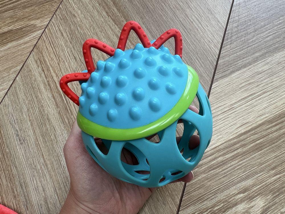 Zabawki dla maluszka: jeż skip hop, książeczki MOM'S CARE i IKEA