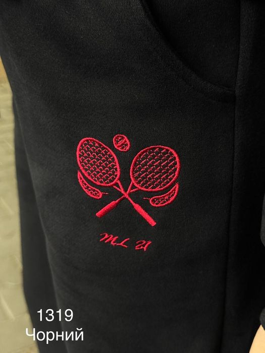 Жіночий спортивний костюм