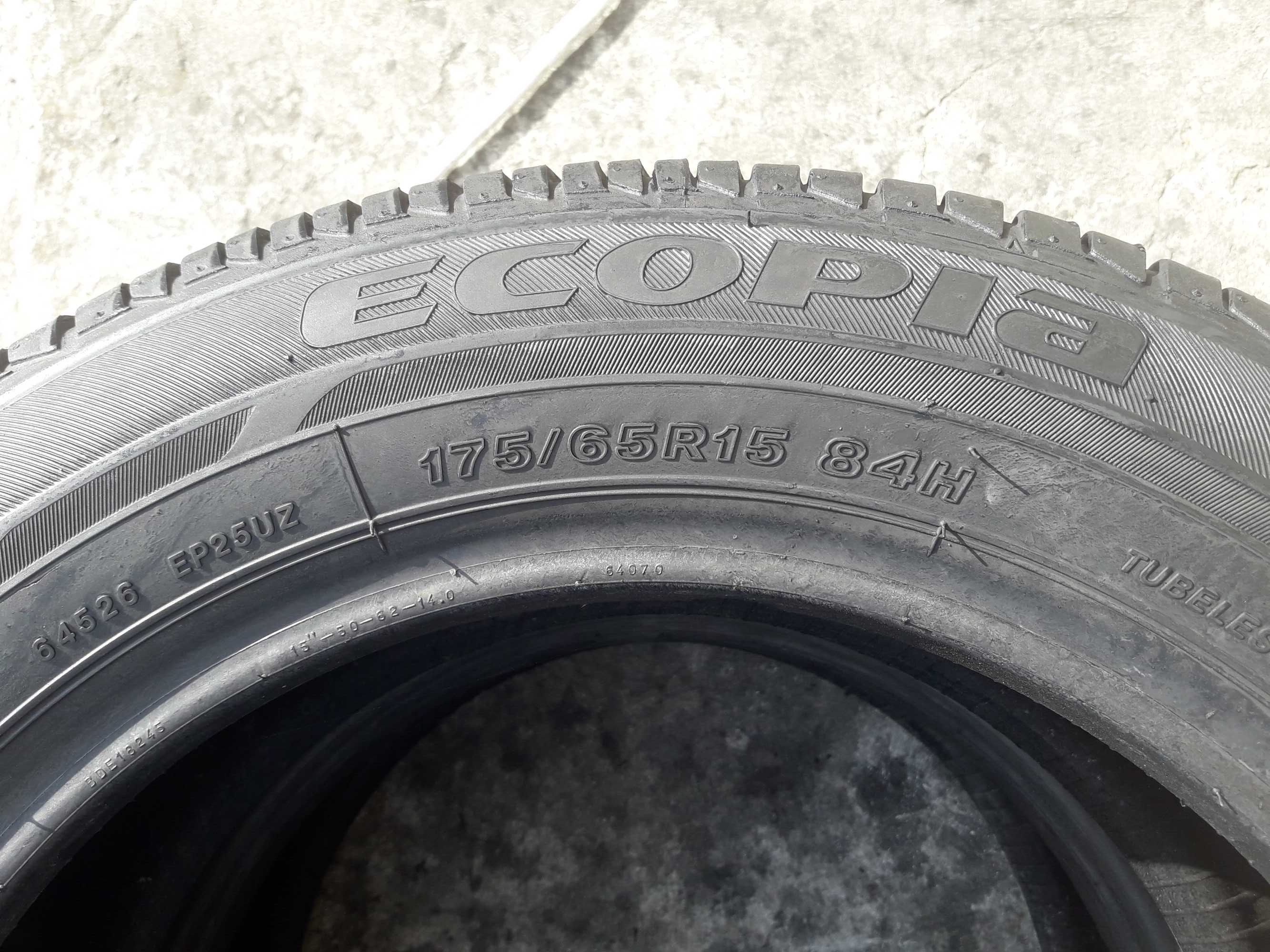 Lato Bridgestone 175/65 R15 6.5mm