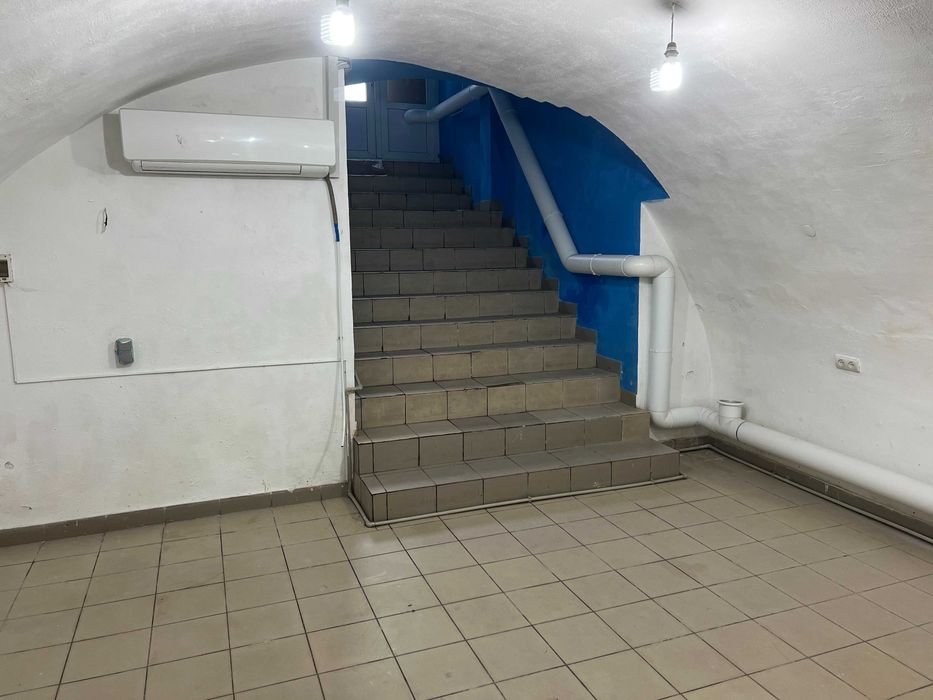 В оренду в центрі Вознесенська підвальні  приміщення  36-60 м.кв.