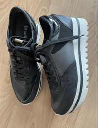 Кросівки чорні з білою підошвою