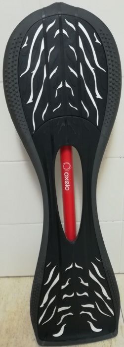 Waveboard Oxelo Preto Branco Vermelho da Decathlon