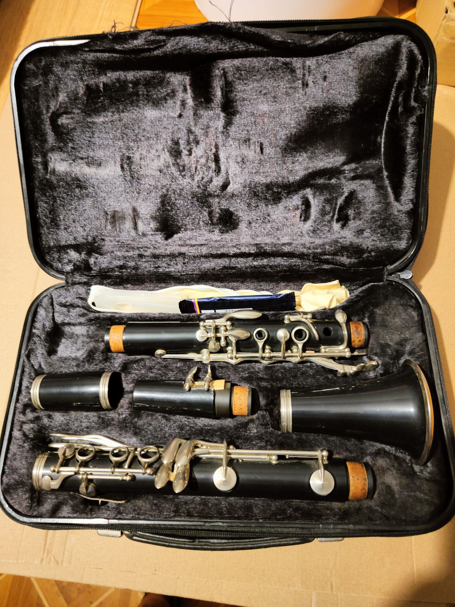 Klarnet Jupiter z futerałem Selmer