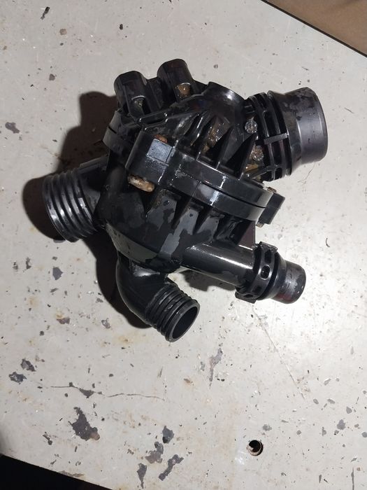 Продам термостат БМВ х5 е70 бензин