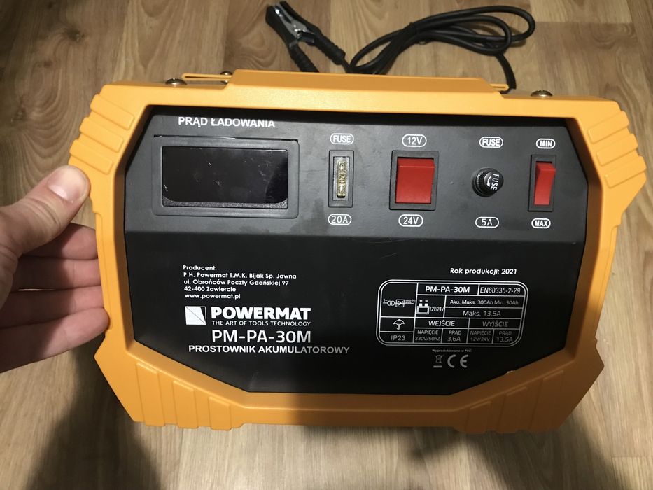 Зарядний пристрій Volt Polska A86 15A Зарядне для акумуляторів 12v