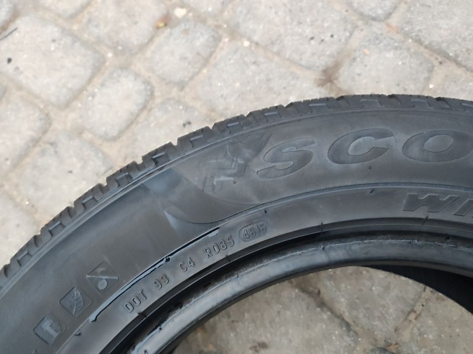 225.60.17 komplet opon zimowych Pirelli