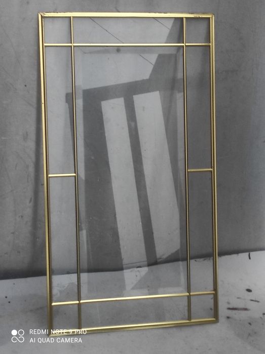 Продаю меблеве вітражне скло .Паяне жовтим металом , в доброму стані .