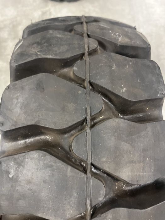 Opona pełna 21x8-9 (200x75-9) Quick FV 23%