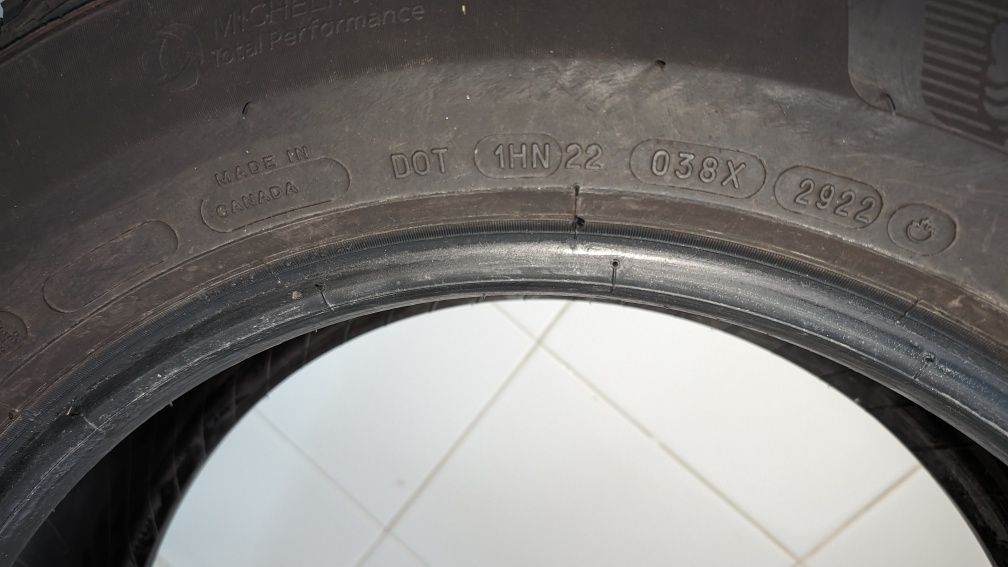 Pneus Michelin X-ICE SNOW 215/65 R17 99T