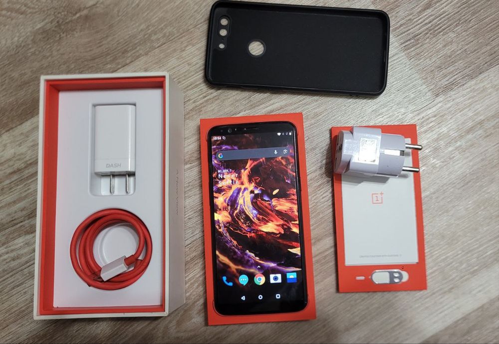 Продам телефон OnePlus 5T