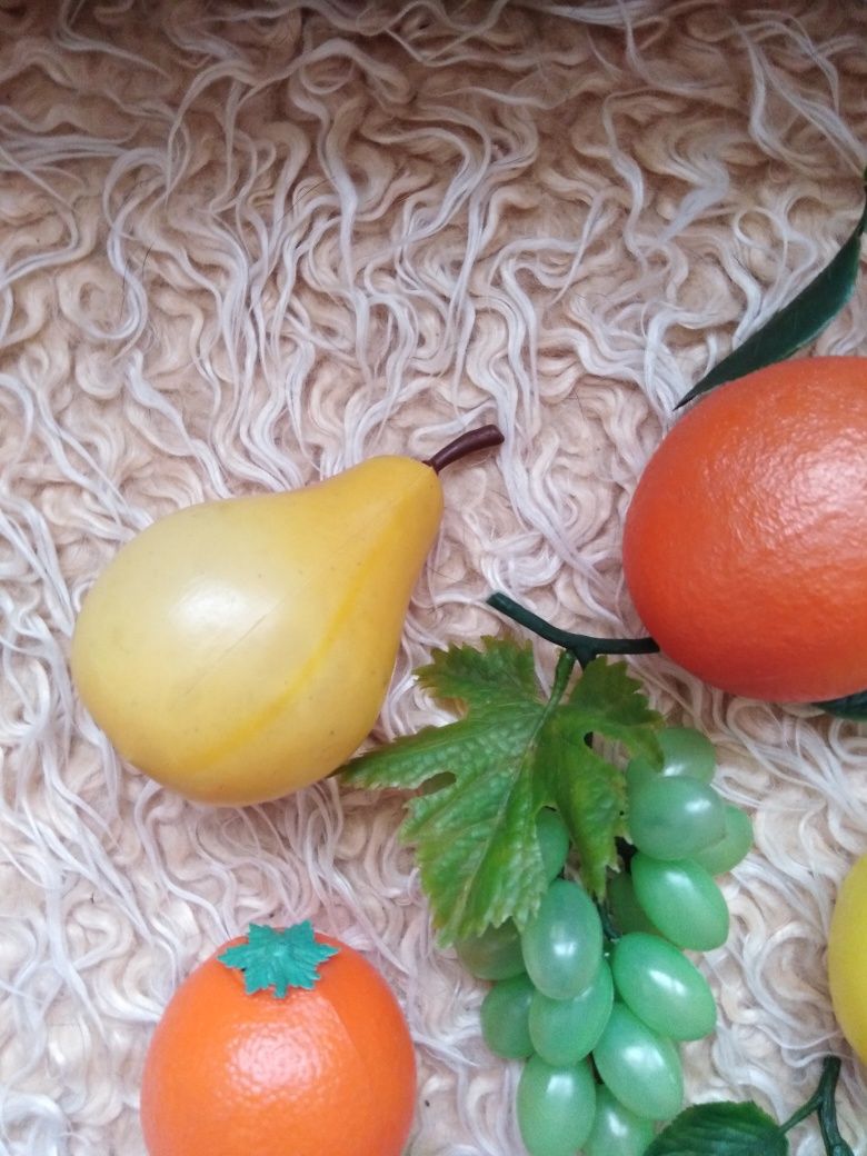 Plastikowe owoce dekoracja z PRL
