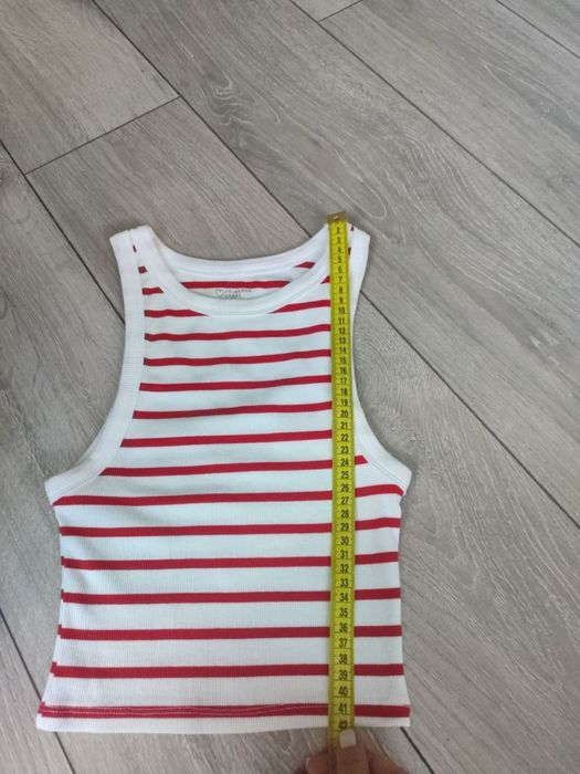 Топи с в наявності по 180грн