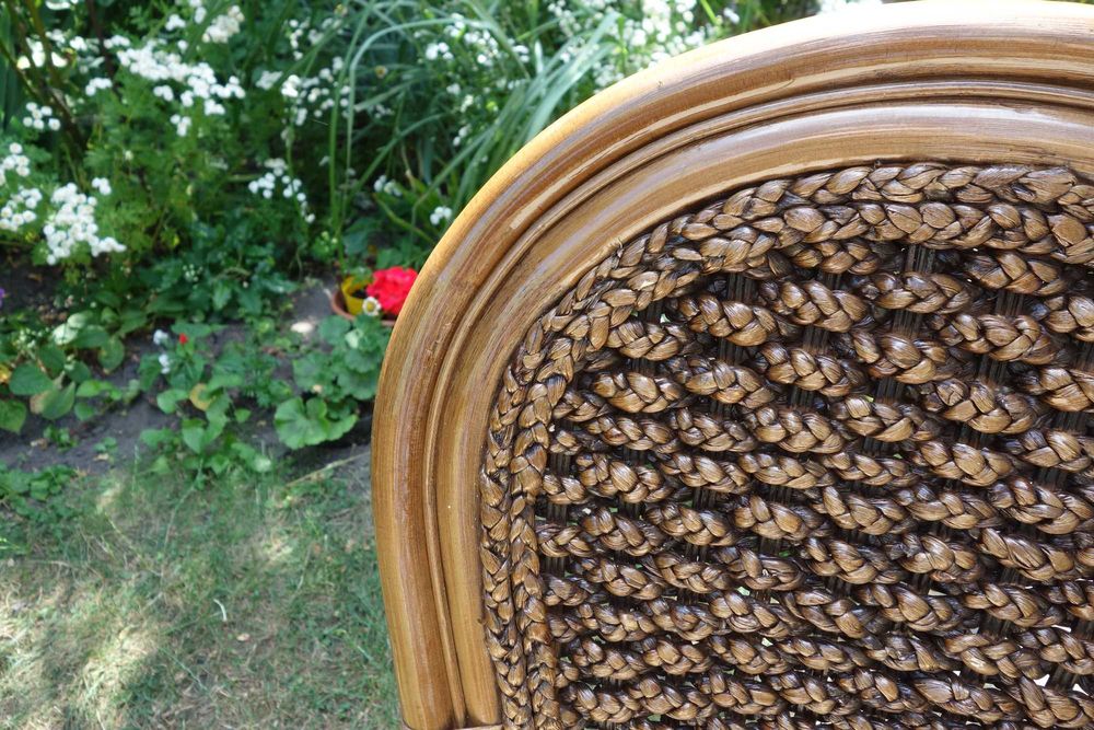 Krzesła rattanowe brązowe