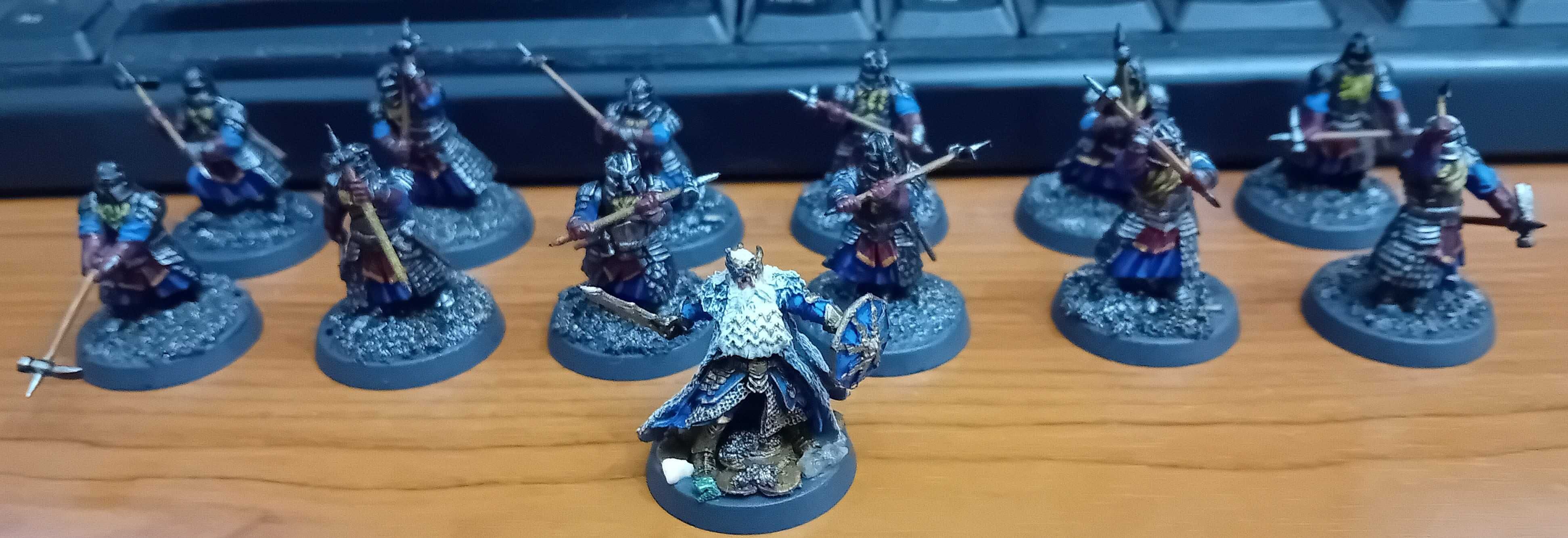 Miniaturas da Games Workshop e cenografia manufaturada