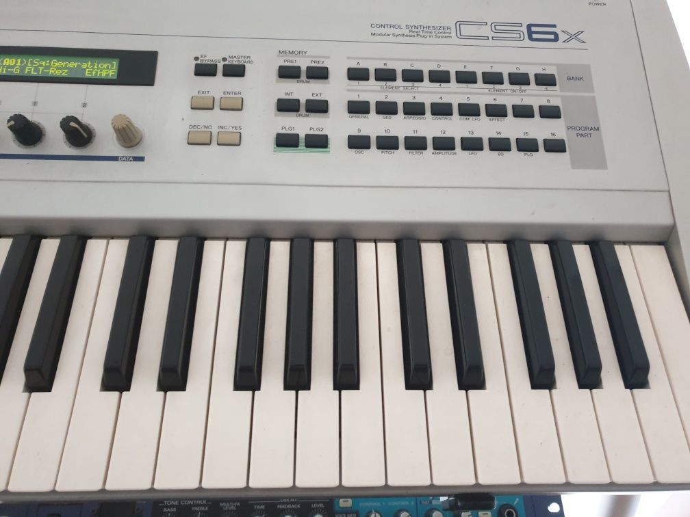 Sintetizador Yamaha CS6X