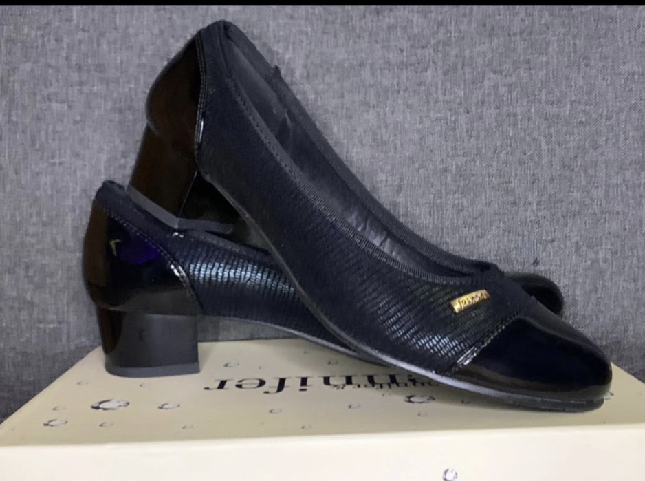 Czarne buty na niskim obcasie