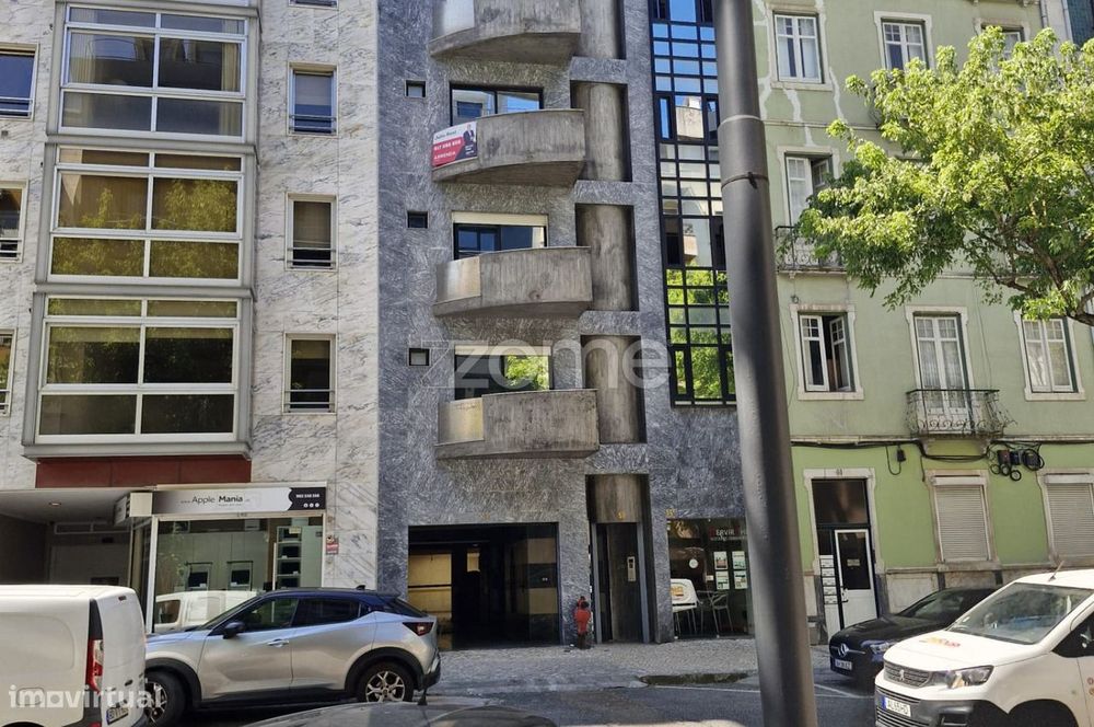 T3 com parqueamento na Av. João Crsóstomo