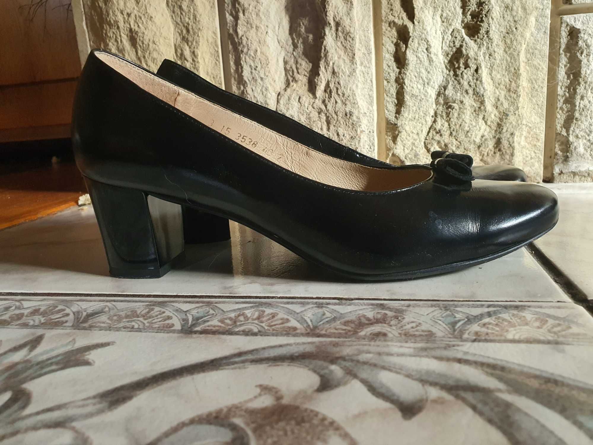 Buty anis czarne roz 40