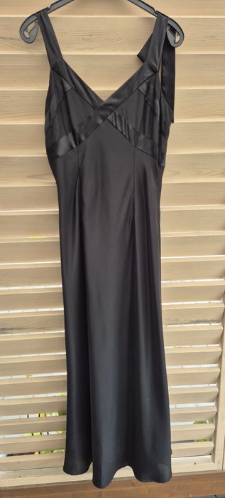 Satynowa sukienka Mexx 40 na ramiączka wieczorowa głęboka czerń