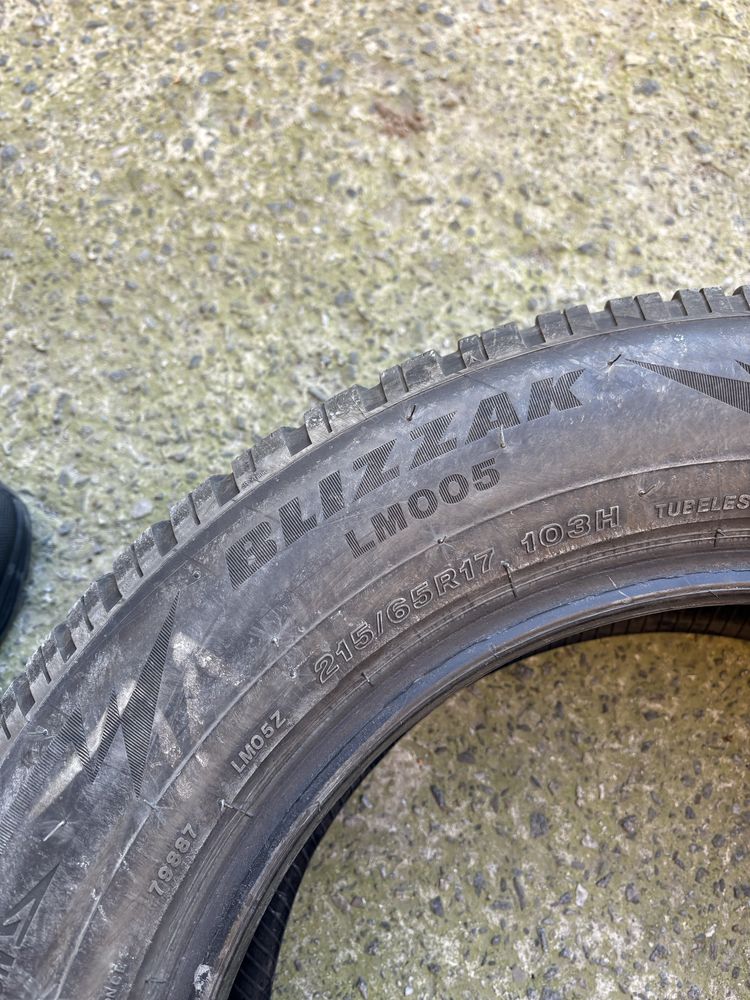 Bridgestone Blizzak LM005 215/65 R17