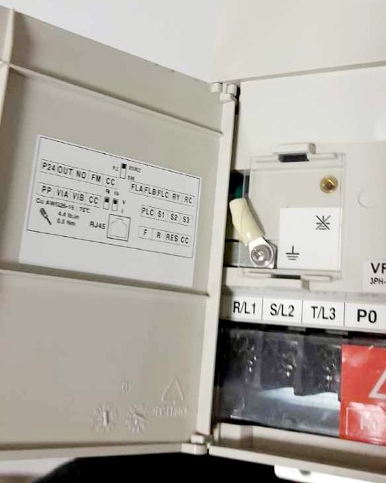 Falownik przemysłowy TOSHIBA VFS11-4075PL-WP(3) 7,5kW ; 3f;