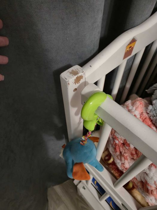 Дитяча кроватка біла з маятником та матрасом