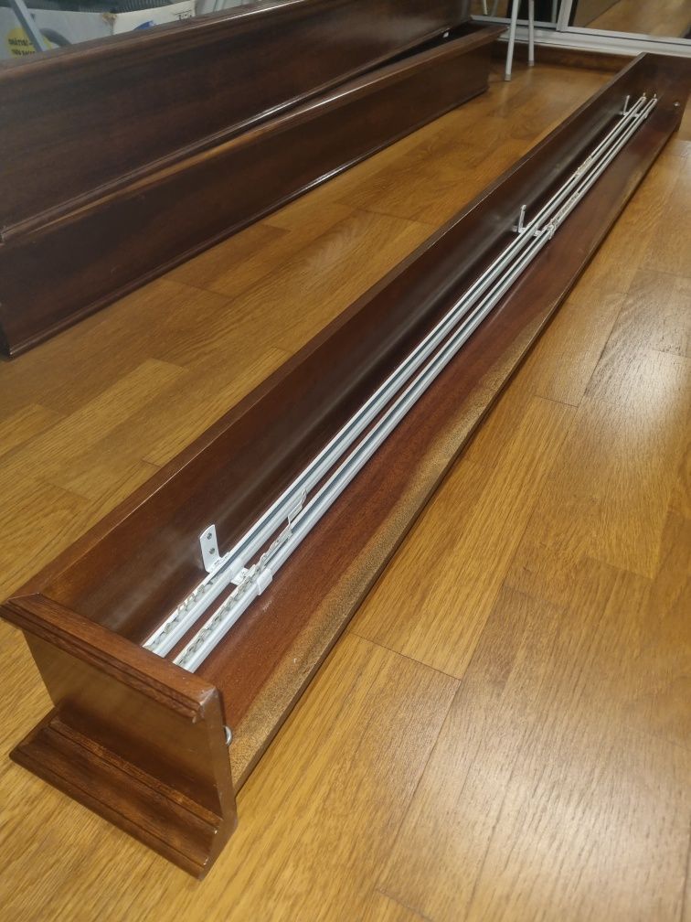 Sanefas de castanho maciço