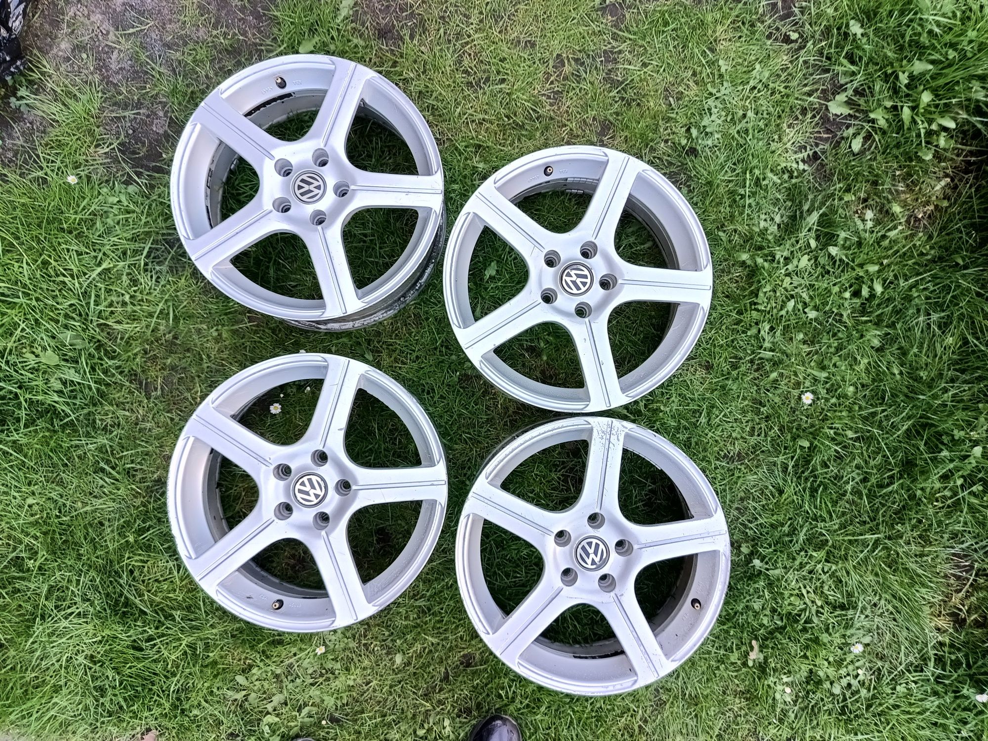 Felgi aluminiowe 17 " 5x112 7.5Jx17H2 Volkswagen Passat Skoda Wysyłka