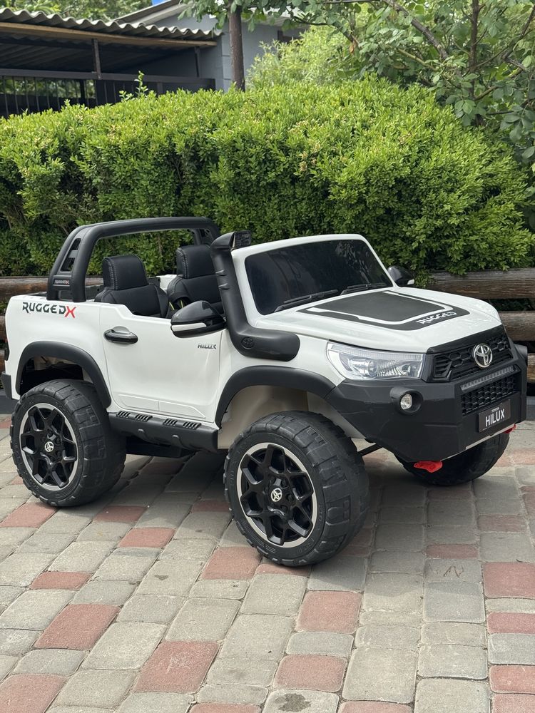 Электромобиль детский Toyota Hilux 4WD