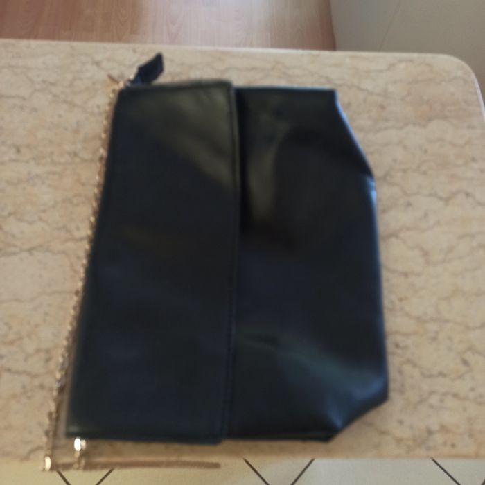 Listonoszka czarna z łancuszkiem