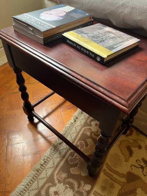 Mesa de apoio em madeira