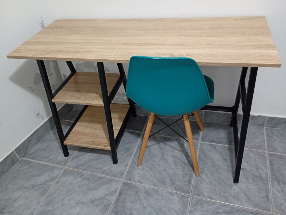 Mesa secretária com cadeira