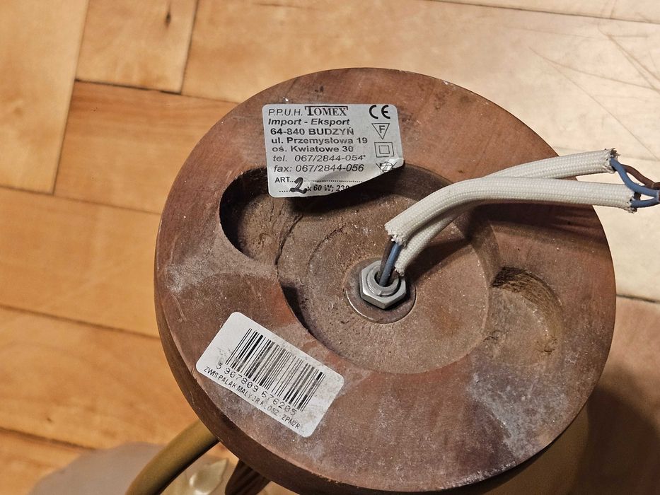 2 lampy sufitowe wiszące i lampka
