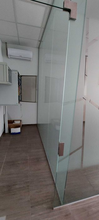 Офісні скляні перегородки