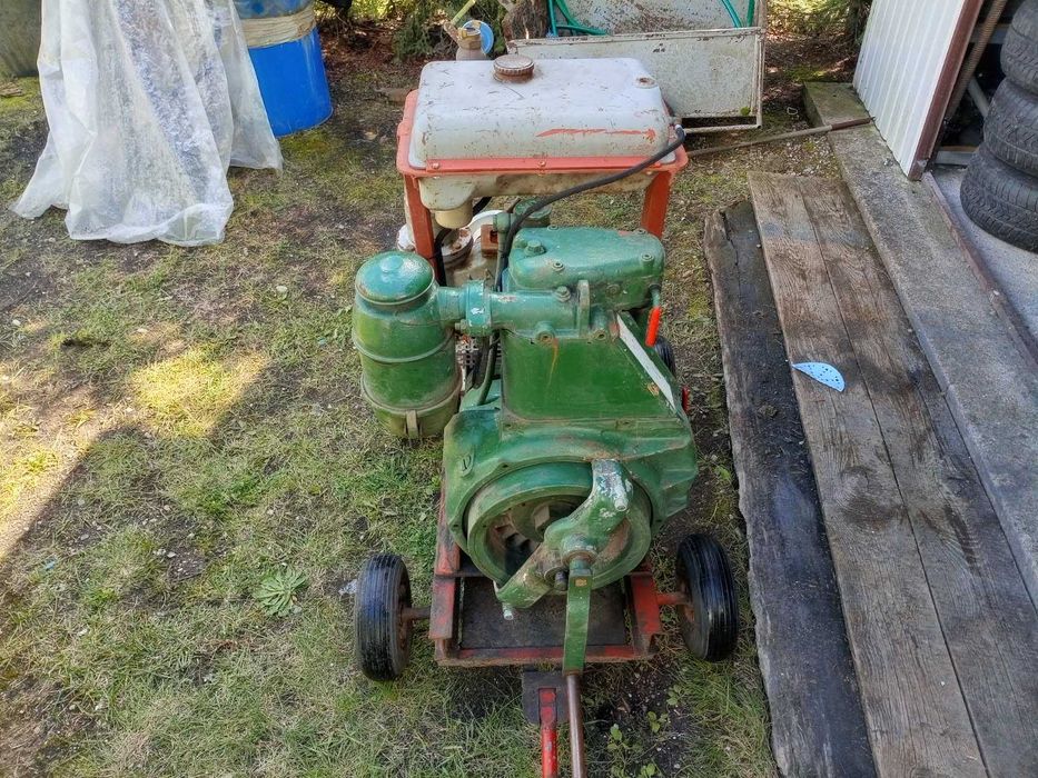 Spalinowa pompa wody palona na kolbę. Sprawna silnik 11Ps