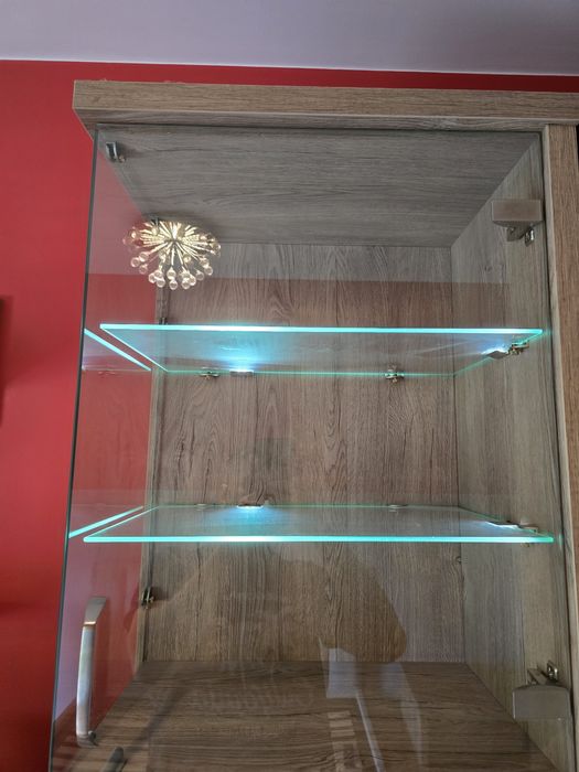 Szafka wisząca podświetlana