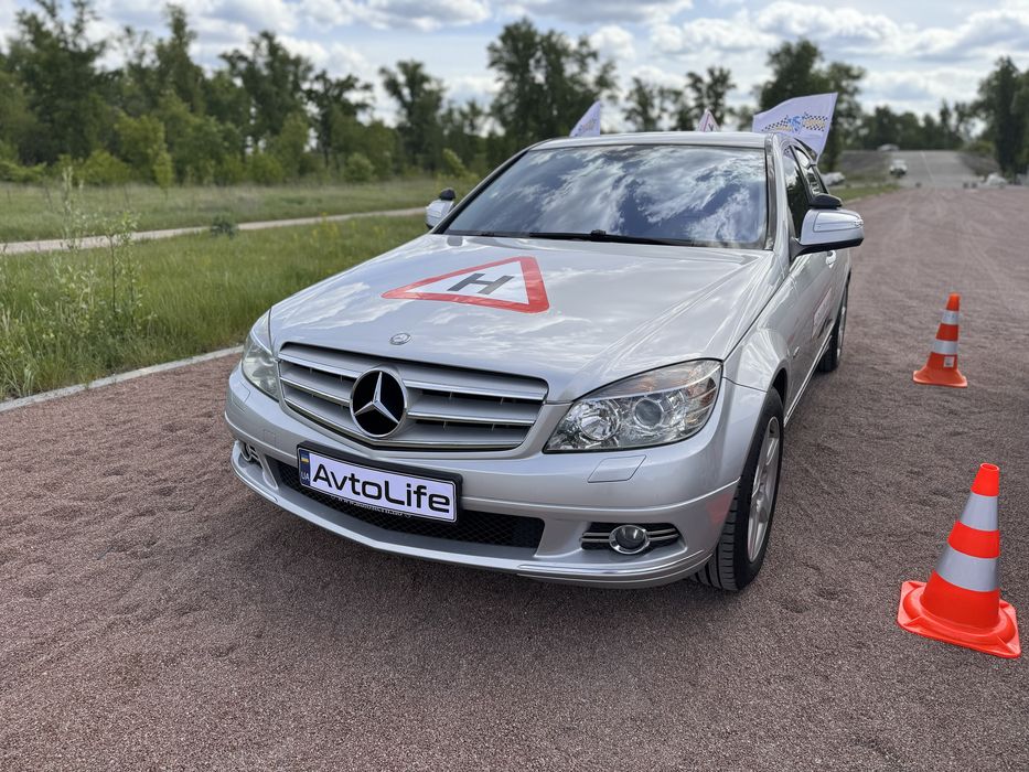 Приватний інструктор з водіння, Автоінструктор, Автошкола