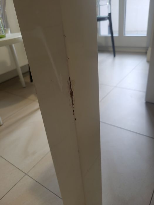 Lakierowany stół rozkladany bialy