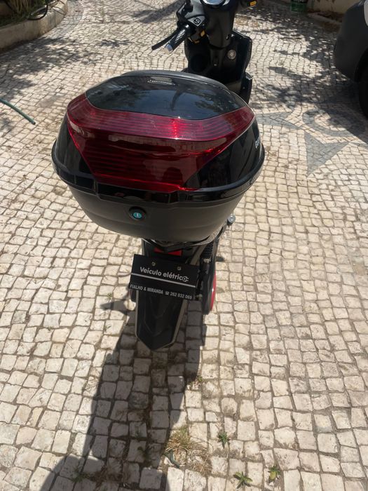 Scooter elétrica praticamente nova