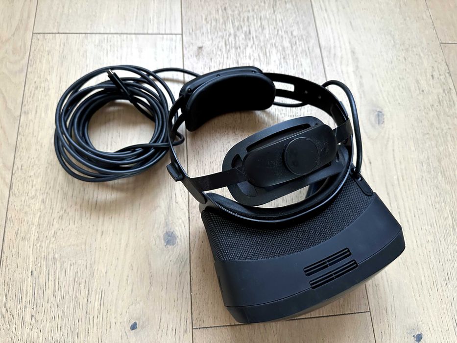 Varjo Aero okulary VR + kontrolery Valve Index + 2 stacje bazowe