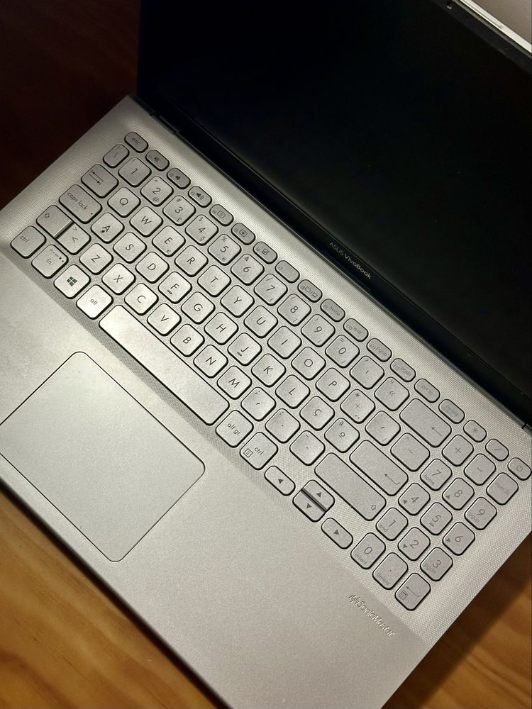 Portátil ASUS VivoBook | Ryzen 5 | 8GB RAM | Excelente Estado