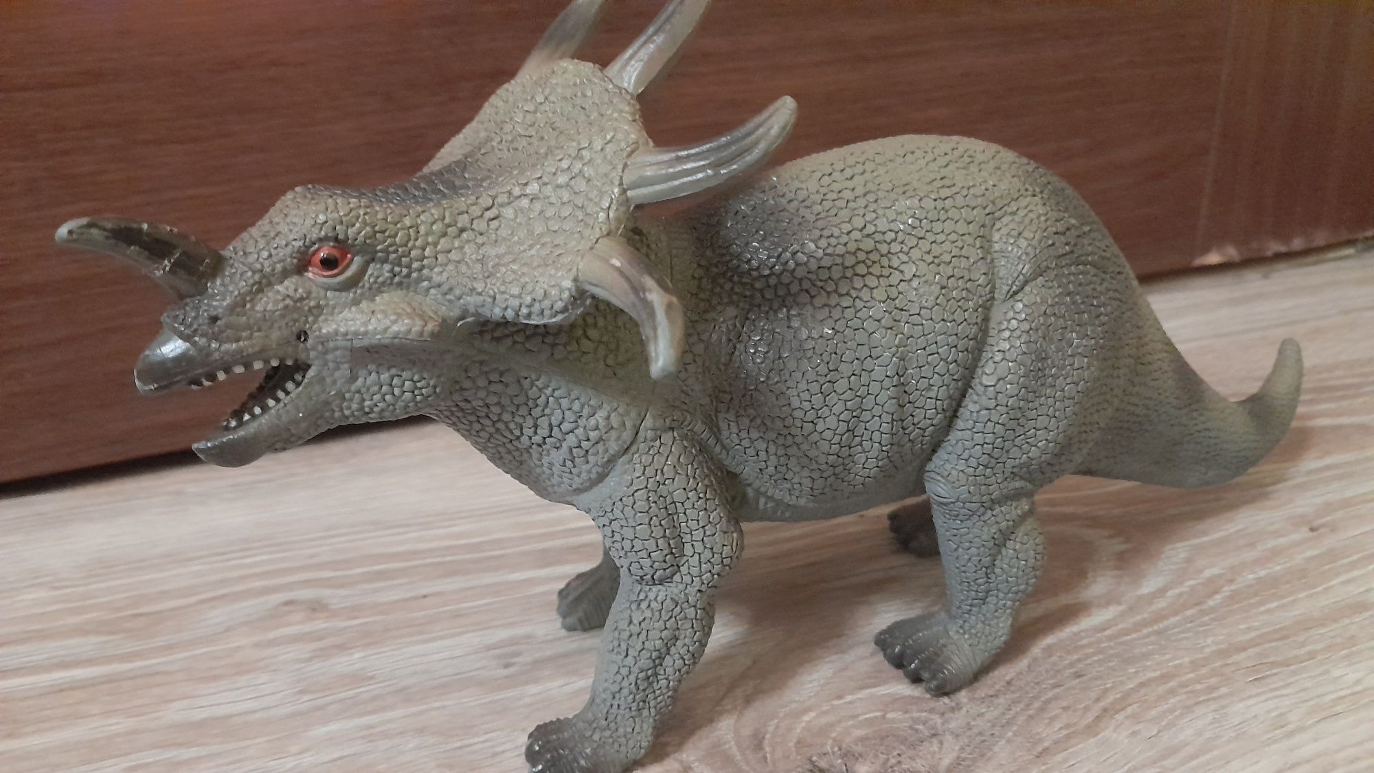 Duża figurka dinozaura