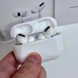 Apple AirPods Pro (gen. 1) z etui z ład. bezprzewodowym, Stan b. dobry