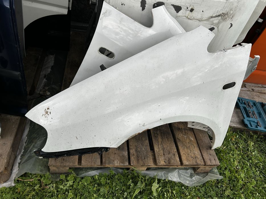 Vw Caddy III 2K Błotnik lewy przedni przód