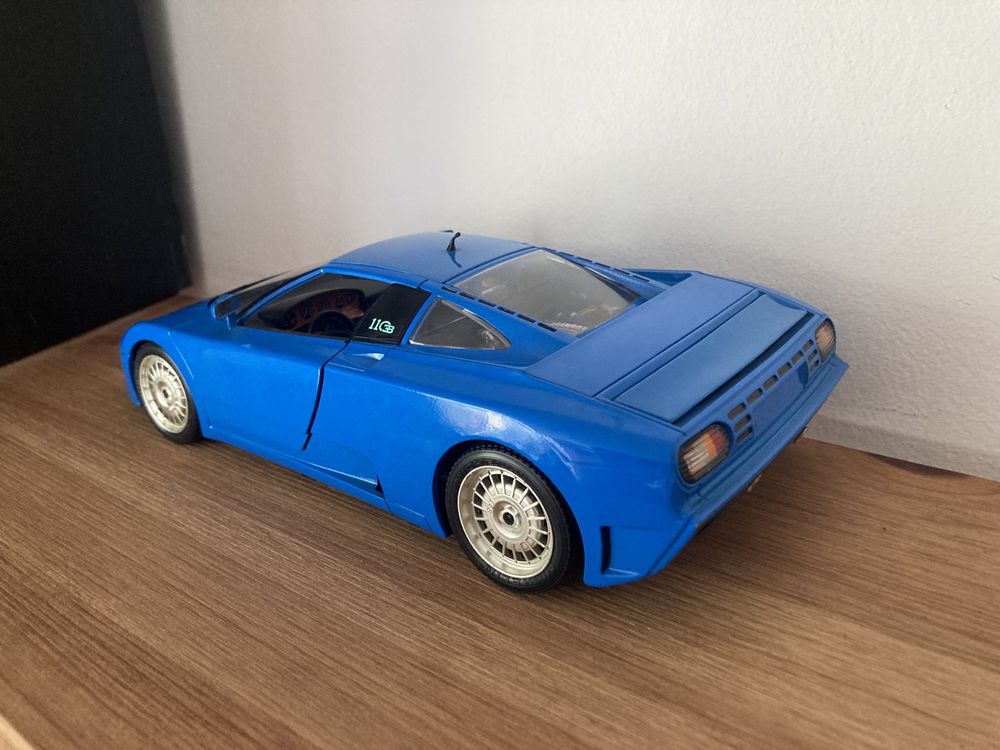 Bugatti EB110 1:18